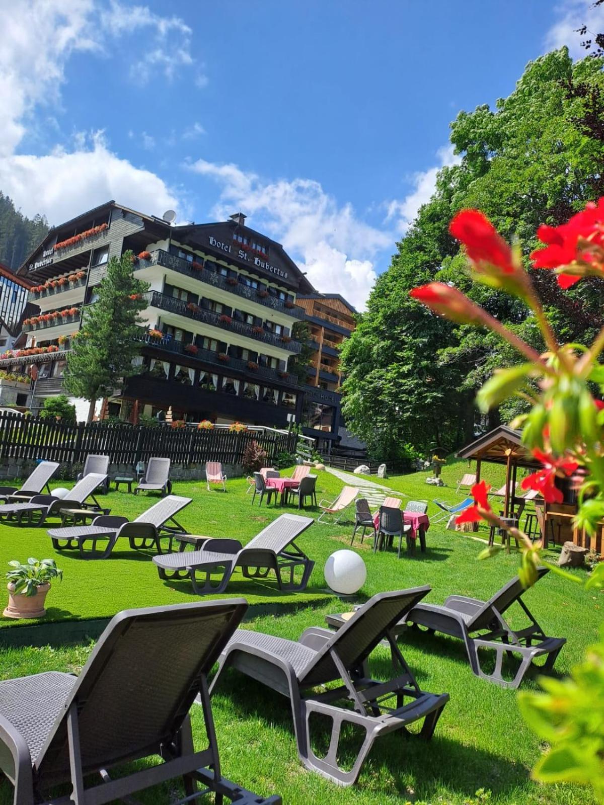 Hotel Garni St. Hubertus Мадонна-ди-Кампильо Экстерьер фото