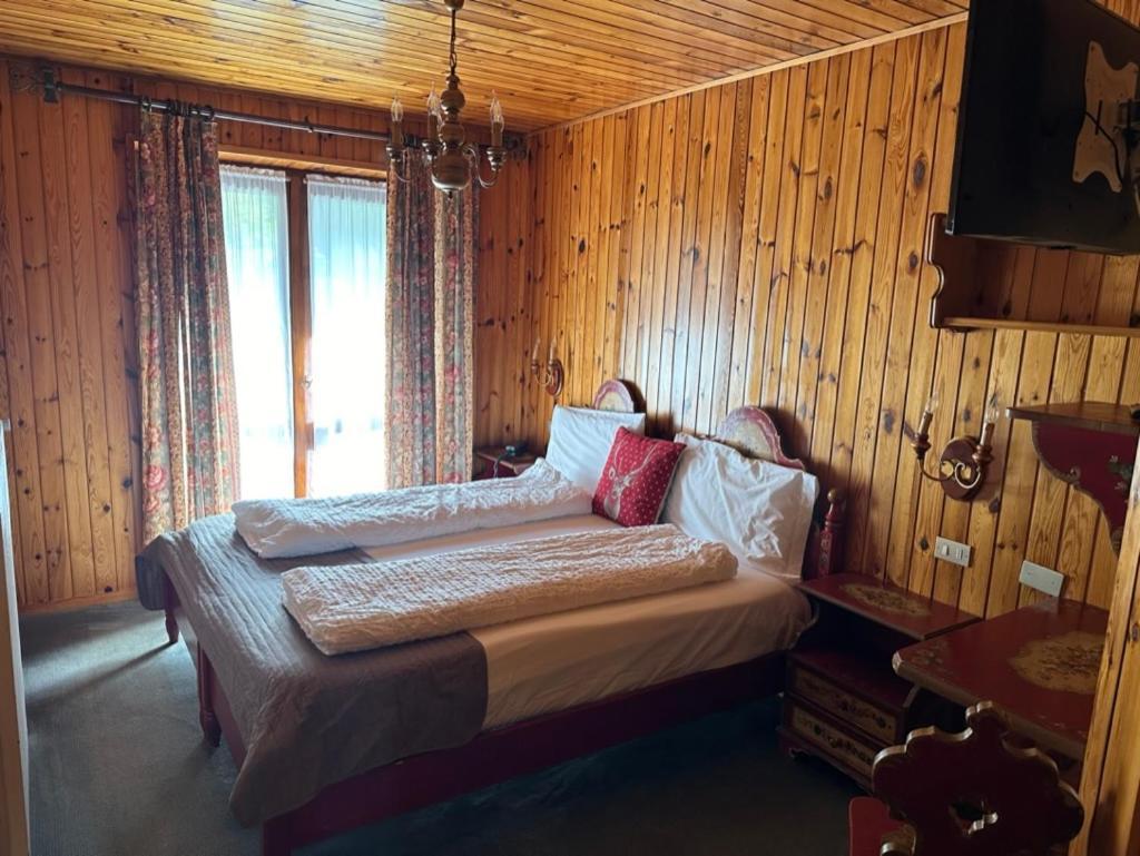 Hotel Garni St. Hubertus Мадонна-ди-Кампильо Экстерьер фото