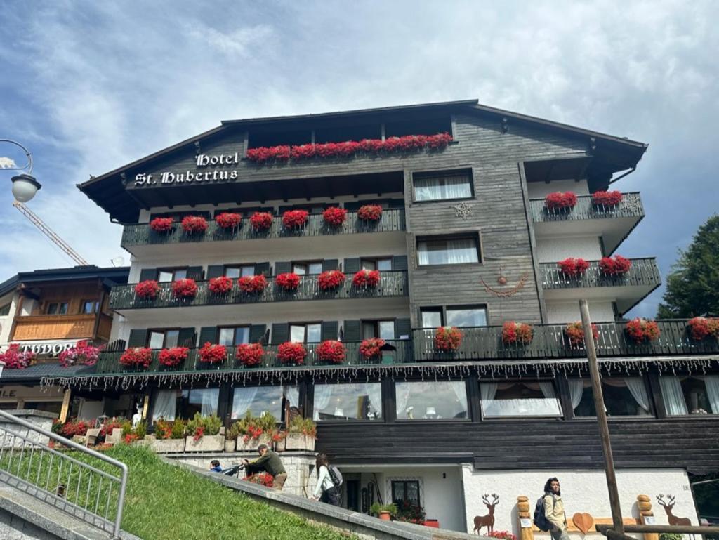 Hotel Garni St. Hubertus Мадонна-ди-Кампильо Экстерьер фото