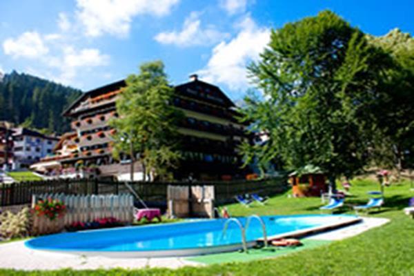 Hotel Garni St. Hubertus Мадонна-ди-Кампильо Экстерьер фото