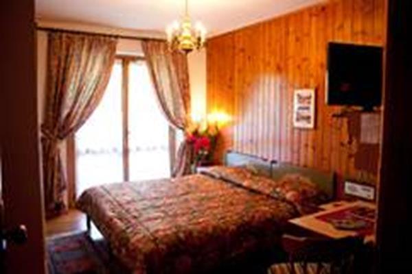 Hotel Garni St. Hubertus Мадонна-ди-Кампильо Экстерьер фото